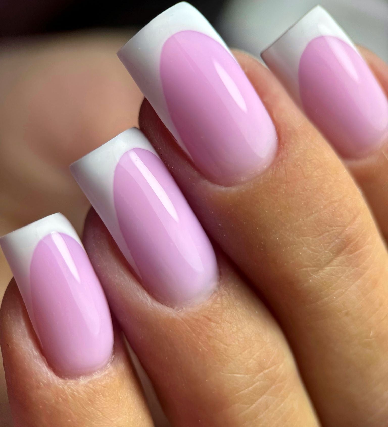 Baza hybrydowa czy żel w butelce? Co wybrać do idealnego manicure?