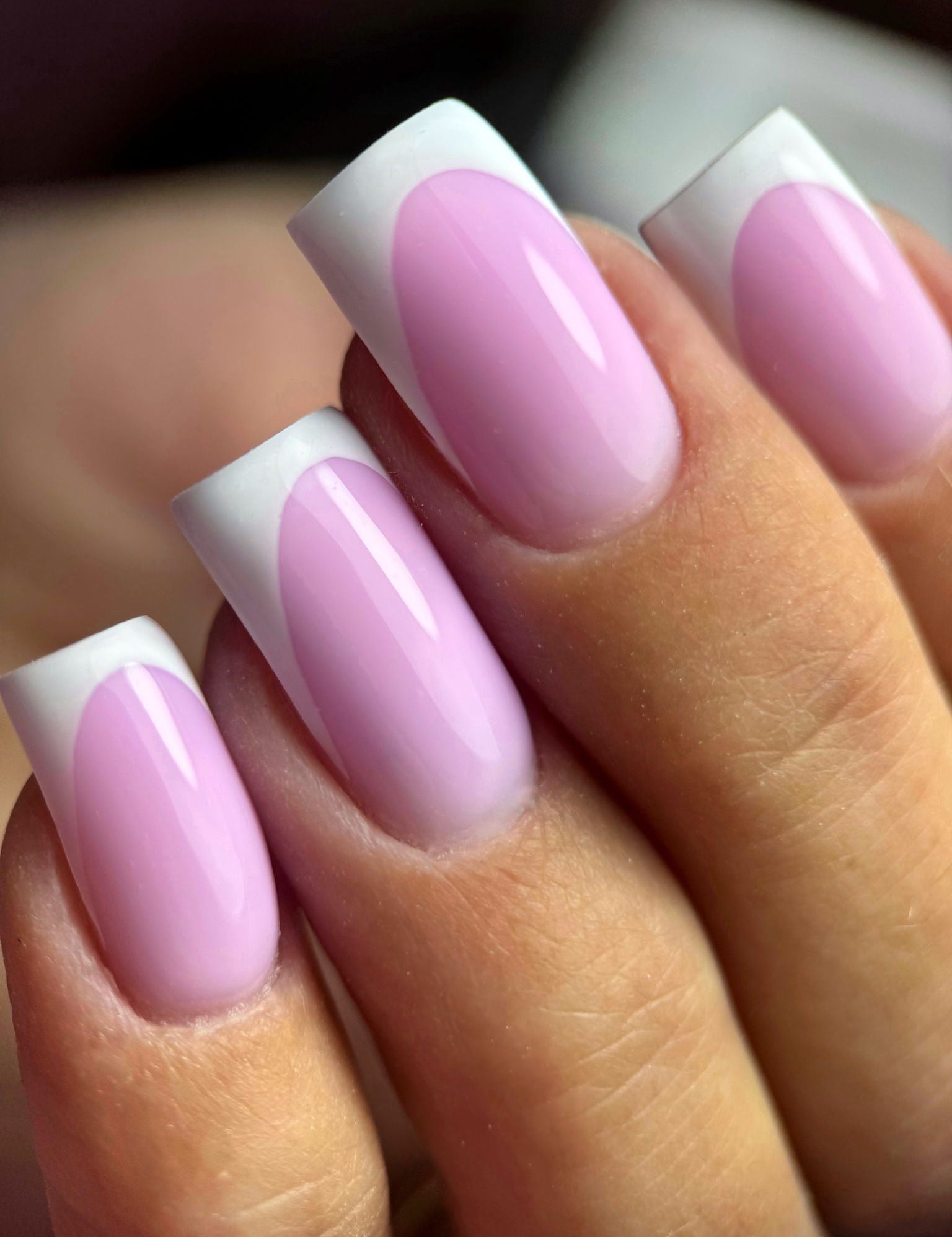 Baza hybrydowa czy żel w butelce? Co wybrać do idealnego manicure?